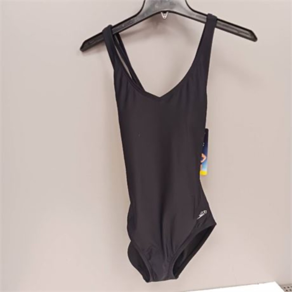 Womens Speedo 1 pc size 6 NWT